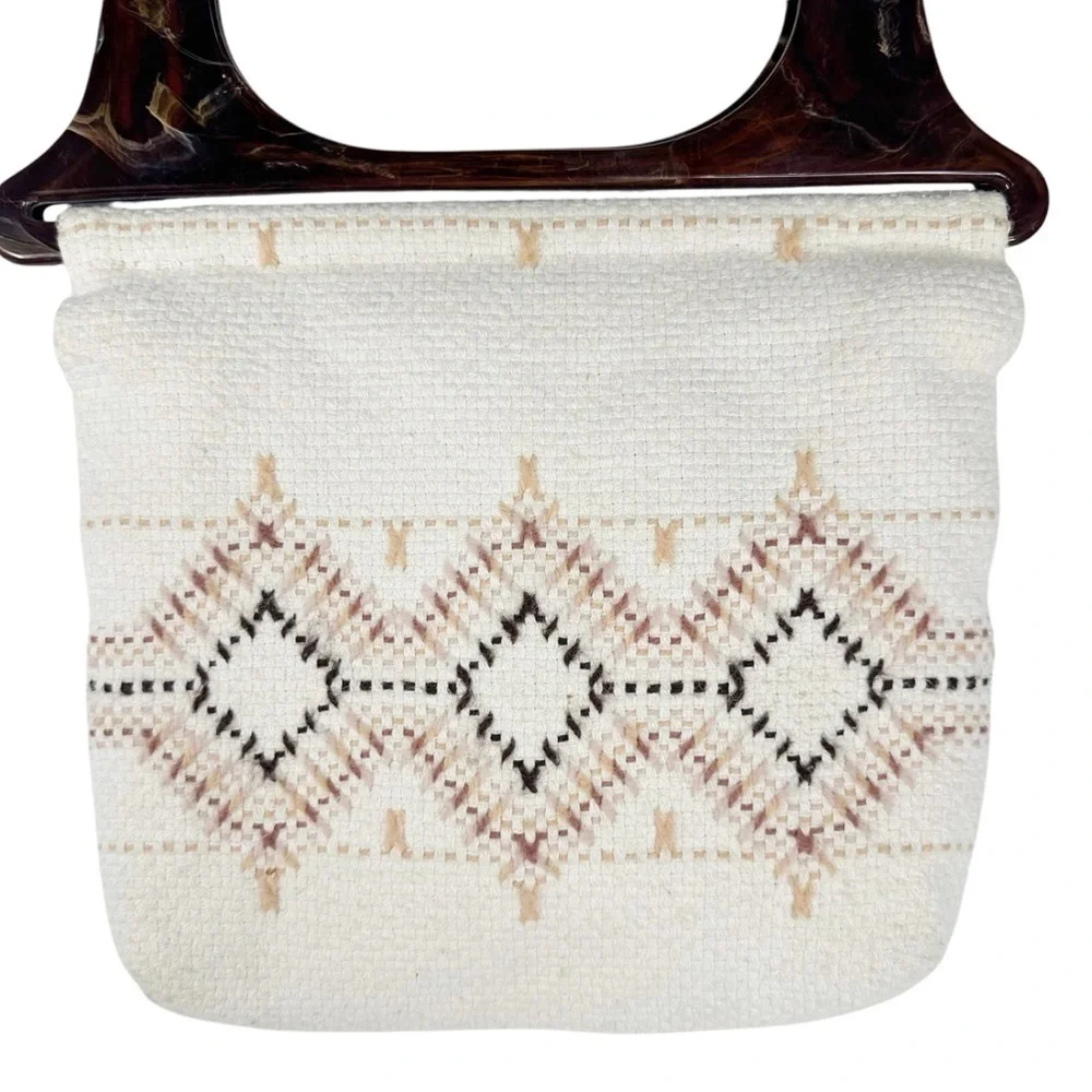 Handmade shipping width 11